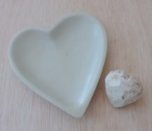 Load image into Gallery viewer, Large Heart Dish