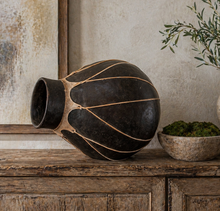 Load image into Gallery viewer, Vintage Tarahumara Indian Pot