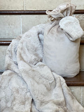 Load image into Gallery viewer, Travel Blanket Set