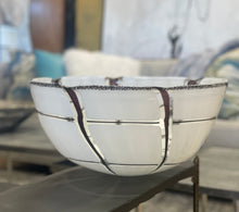 Load image into Gallery viewer, Abstract grid bowl
