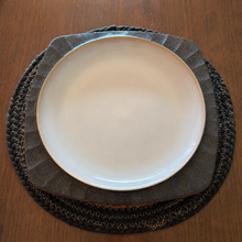 Load image into Gallery viewer, Onyx Edge Stone Charger Plate- S/5
