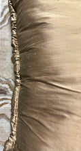 Load image into Gallery viewer, Gold Silk Dutch Euro
