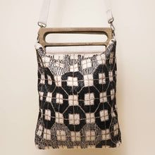Load image into Gallery viewer, Wooden Handle Summer Boho Handbag
