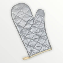 Load image into Gallery viewer, Bee Oven Mitt

