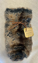 Load image into Gallery viewer, Faux Fur Wine Bag
