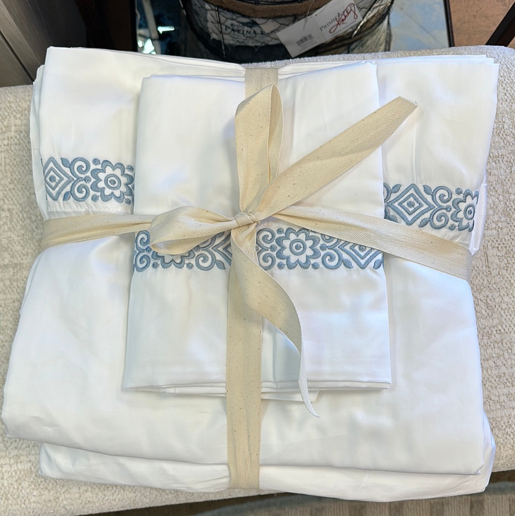Daisy Diamond Embroidery King Sheet Set
