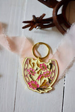 Load image into Gallery viewer, Floral Horseshoe Keychain
