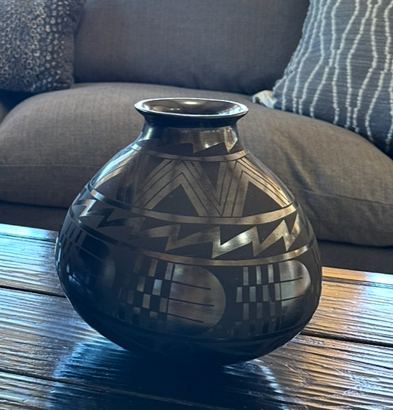 Mata Ortiz Pot By Jesus Pena