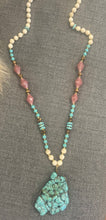 Load image into Gallery viewer, Turqoise Beaded Necklace
