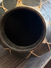 Load image into Gallery viewer, Vintage Tarahumara Indian Pot
