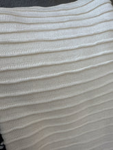 Load image into Gallery viewer, Pleated Knit Throw
