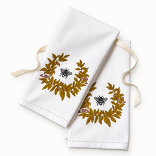 Load image into Gallery viewer, Lavender &amp; Honey Bee Guest Towels- S/2

