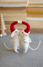 Load image into Gallery viewer, Kissing Felt Christmas Mice 6&quot;
