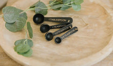 Load image into Gallery viewer, Black Wood Measuring Spoons Set/4
