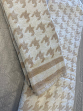 Load image into Gallery viewer, Cream Beige Repeat Pattern Towels
