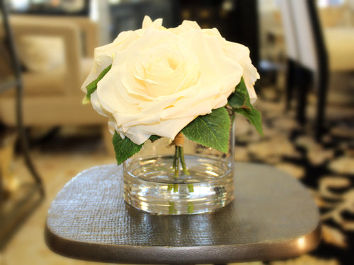 Glass bowl with ivory roses