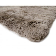 Load image into Gallery viewer, Alaska silver fur rug

