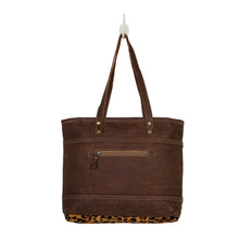 Load image into Gallery viewer, CLINCH LEATHER AND HAIRON BAG (6206074749126)
