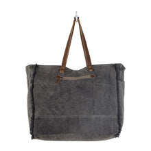 Load image into Gallery viewer, MINIMAL RHOMBUS PATTERNED WEEKENDER BAG
