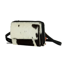 Load image into Gallery viewer, Designed from the basic combination of black and white, this bag is perfect for everyday use. It has an extra compartment in the front, and zippered closure ensures safe storage of valuables. (6258484183238)

